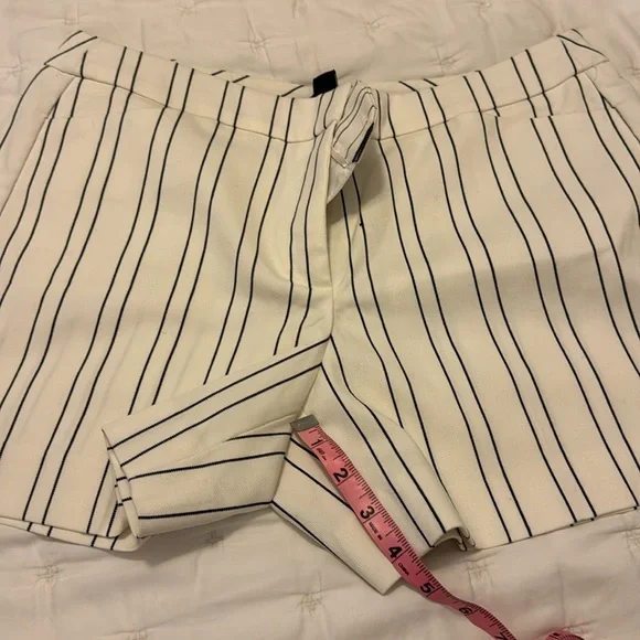 White House Black Market shorts, sz 12.  Cream and Black - Picture 6 of 8
